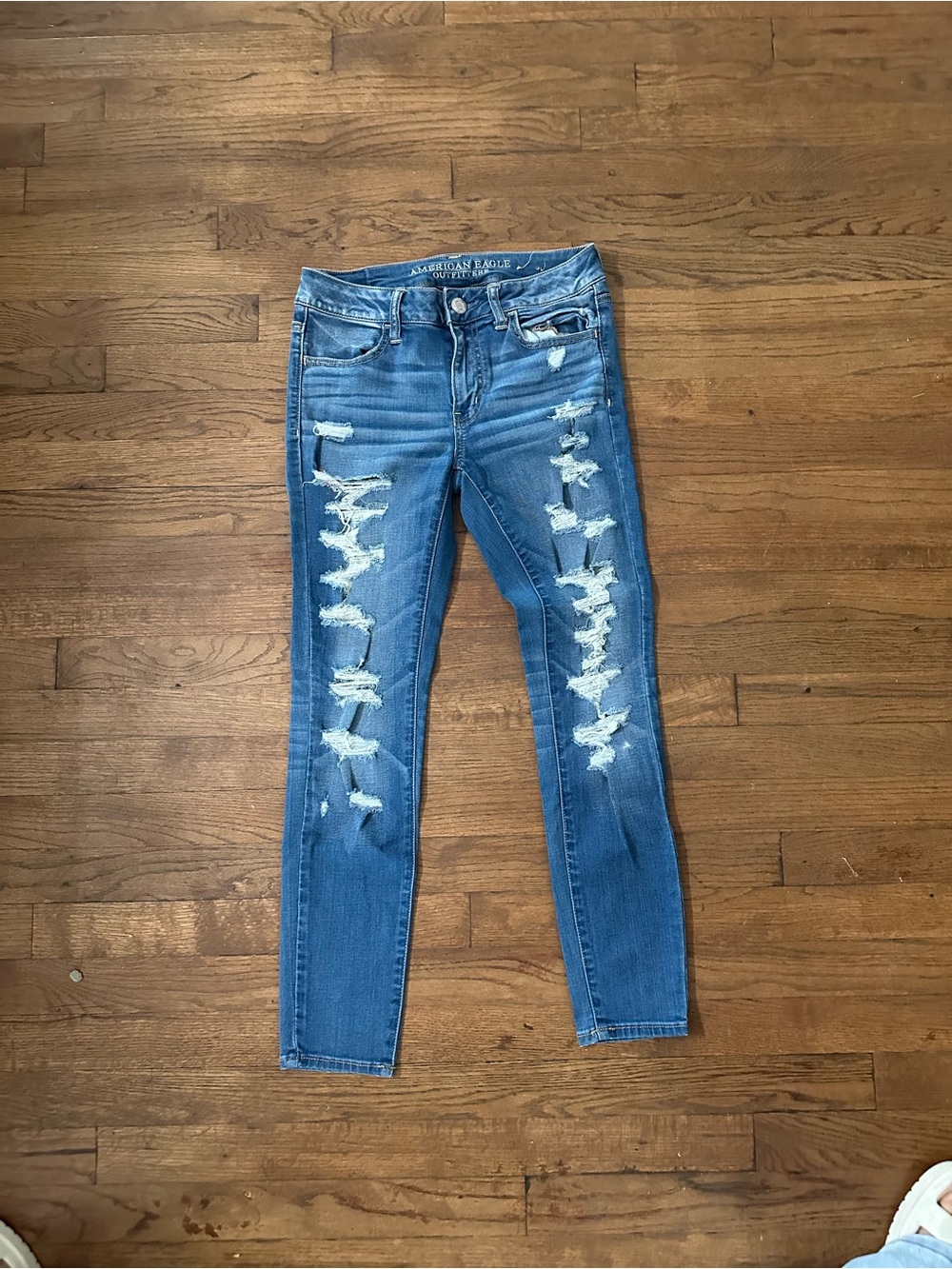 American Eagle blue low rise super super stretch distressed jegging jeans